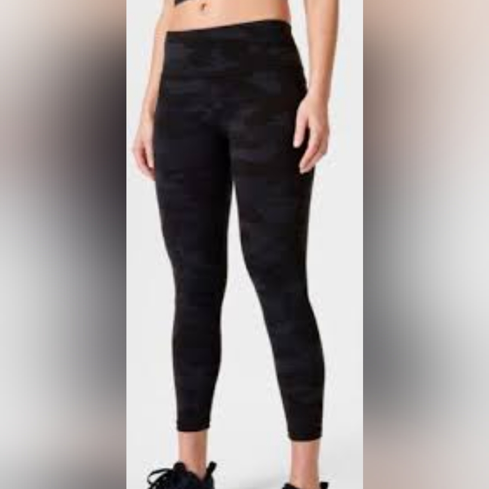 Women's Medium Camo Leggings